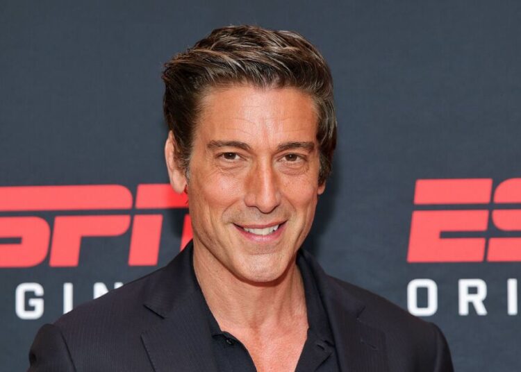 David Muir interrompe o ABC News Show para Breaking Update - Celebrity News - Entertainment