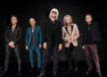 Def Leppard hits 'derramar um pouco de açúcar em mim' como 'agt' elimina sete competidores: assista