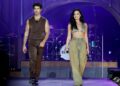 Demi Lovato se reúne com o ex-namorado Joe Jonas para uma performance de 'Camp Rock'