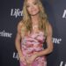 Denise Richards confessa ter um 'tempo muito difícil' em meio a divórcio de Aaron Phypers - Star Magazine