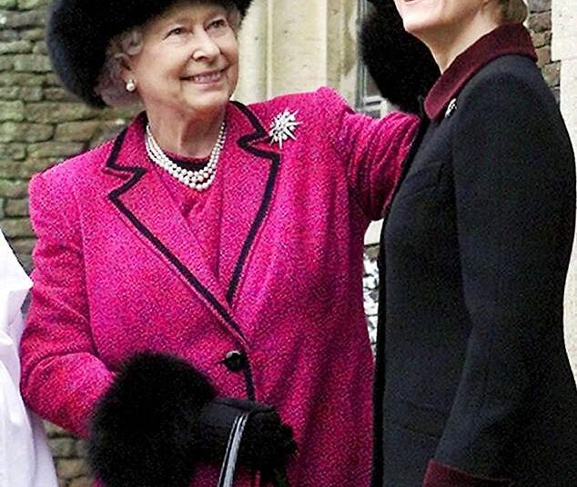 Dentro do relacionamento próximo da duquesa Sophie com a rainha, de acordo com o autor real