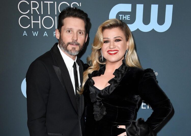 Dentro do romance de Brandon Blackstock com o ex-assistente de Kelly Clarkson (excl)