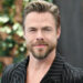 Derek Hough venceu esses dois grandes nomes para se tornar um novo host 'extra'