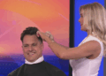 Doug Kolk, do KTLA 5, ganha corte de cabelo no ar de Kacey Montoya