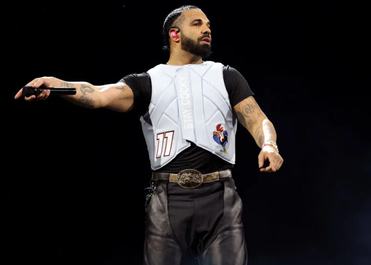Drake revela onde ocorreu um de seus primeiros beijos - e os fãs podem ver o momento
