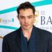 Ed Westwick faz um retorno como Chuck Bass de 'Gossip Girl' em New Video - Star Magazine