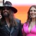 Elizabeth Hurley é 'a melhor coisa que aconteceu' com Billy Ray Cyrus: 'Ela está endireitando -o' - Star Magazine