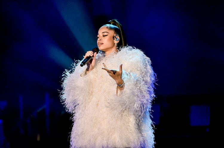 Ella Mai de "contar a ela" vira "Say My Name" em um movimento de força de R&B em negrito