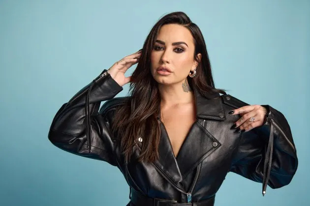 Exes Demi Lovato e Joe Jonas se unem para os clássicos de 'Camp Rock' em Kick Off da Jonas Brothers 20th Anniversary Tour