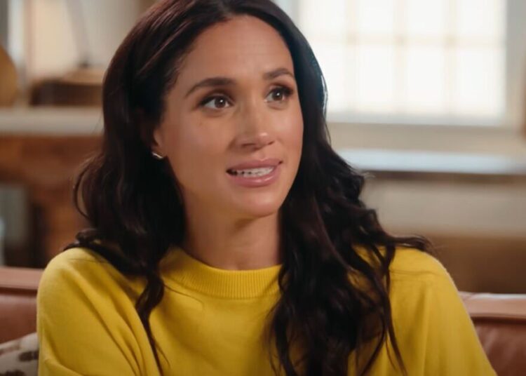 Família Real Live: Meghan Markle bateu por 'Cringey' Moment | Real | Notícias