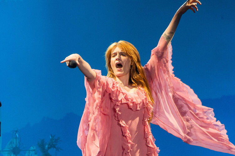 Florence + The Machine anuncia o novo álbum 'Everybody Scream', moldado pela experiência em cirurgia de vidas - assista ao videoclipe da faixa -título! | FLORENCE E A MÁQUINA, FLORENCE WELCH, MUSICA | Just Jared: Notícias e fofocas de celebridades