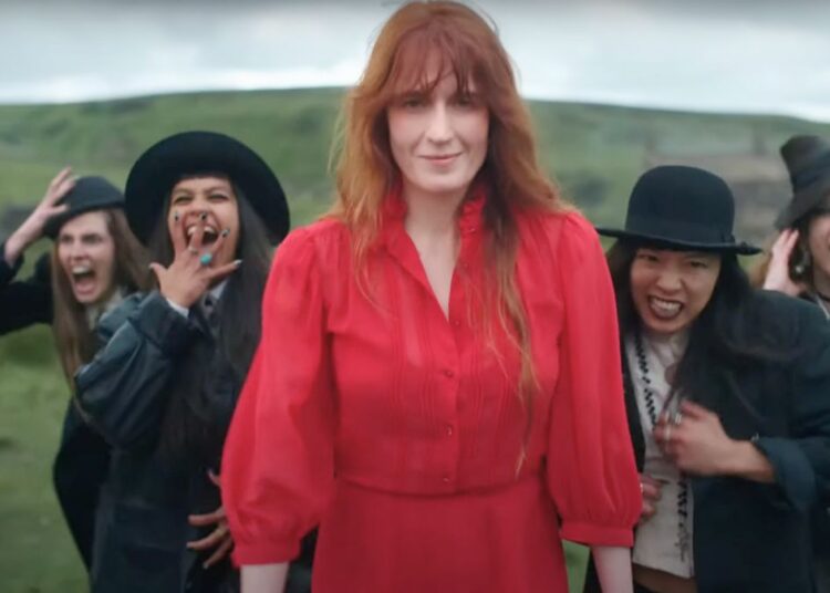 Florence + The Machine revela uma nova música "Everybody Scream"