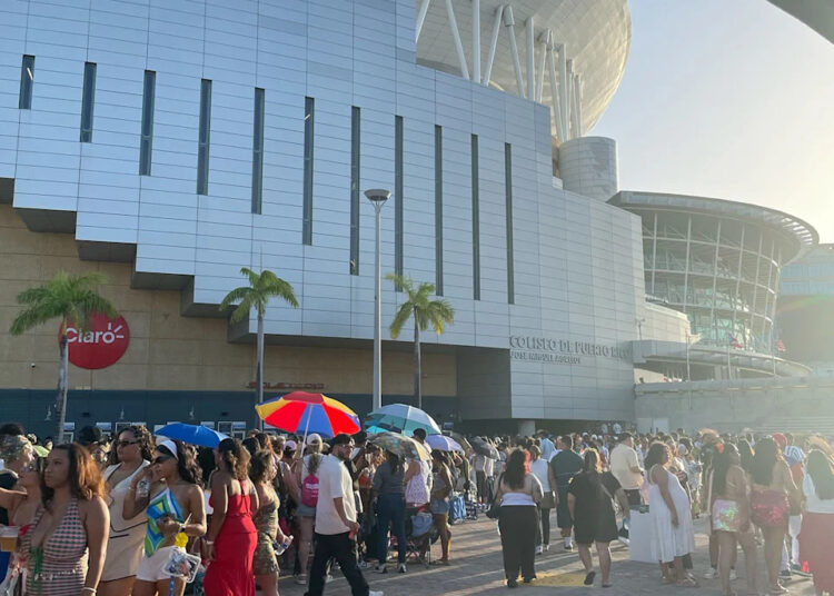 Fui a Porto Rico para o Bad Bunny's Debí Tiro Más Fotos Show (e foi mais emocionante do que o esperado)