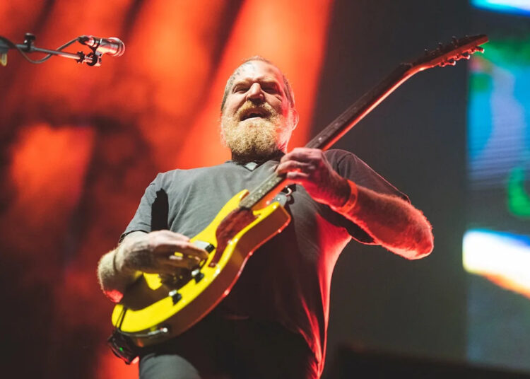 Fundador da banda de heavy metal vencedora do Grammy morre em acidente de motocicleta