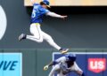 Gêmeos 9, Royals 4: Cada jornada épica começa com a primeira noite da Hello Kitty