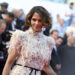 Halle Berry compartilha um momento de PDA doce de férias com o namorado Van Hunt