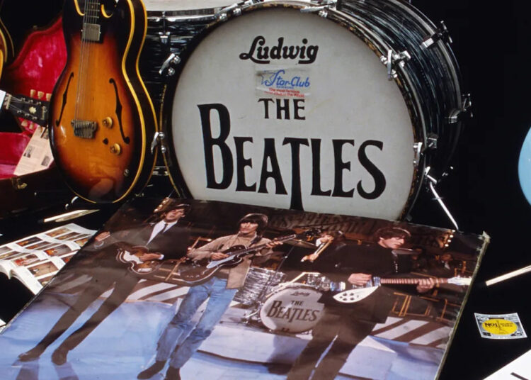 Hoje marca 65 anos desde um momento histórico para os Beatles e Elvis Presley