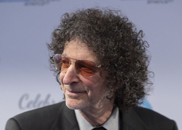 Howard Stern Signs 'Monster Payday' After Show Cancelation Rumores - Celebrity News - Entretenimento