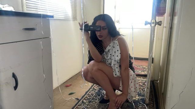 Internet reage a Charli XCX removendo -se para a sessão de fotos
