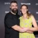Jason Kelce aplaude a aparência da esposa Kylie Kelce, Gotham FC