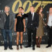 Joe Caroff, designer de pôsteres de filmes e criador do icônico logotipo James Bond 007, morre com 103 anos