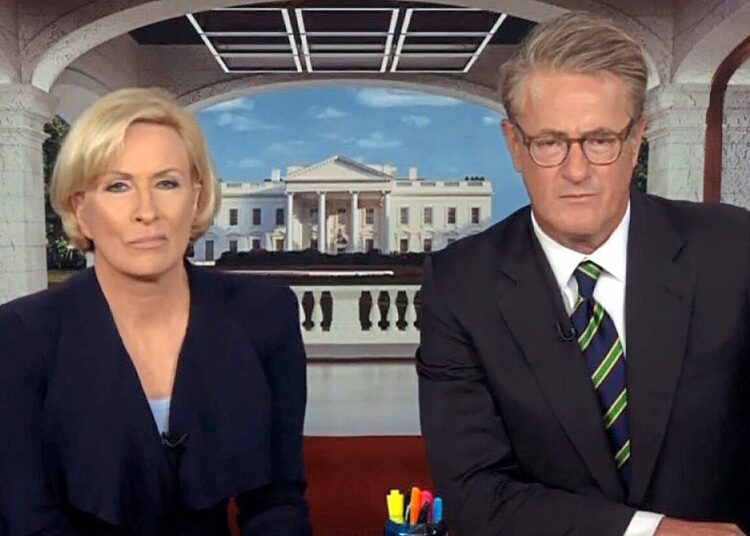 Joe Scarborough e Mika Brzezinski estão 'mal aparecendo' para filmar 'Morning Joe' da MSNBC - National Enquirer