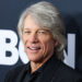 Jon Bon Jovi 'abraçando completamente' sendo um avô depois de Millie Bobby Brown e Jake Bongovi Adot (exclusivo) - Star Magazine