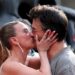 Jonathan Bailey compartilha o Racy Scarlett Johansson Pic em meio a um drama de beijo