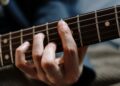 Jornada de um homem para encontrar um professor, uma música e uma memória