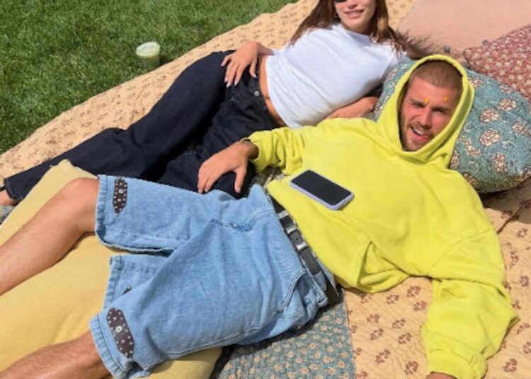 Justin Bieber compartilha carrossel de momentos românticos com Hailey Bieber