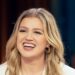 Kelly Clarkson adia a residência por causa da doença do ex-marido