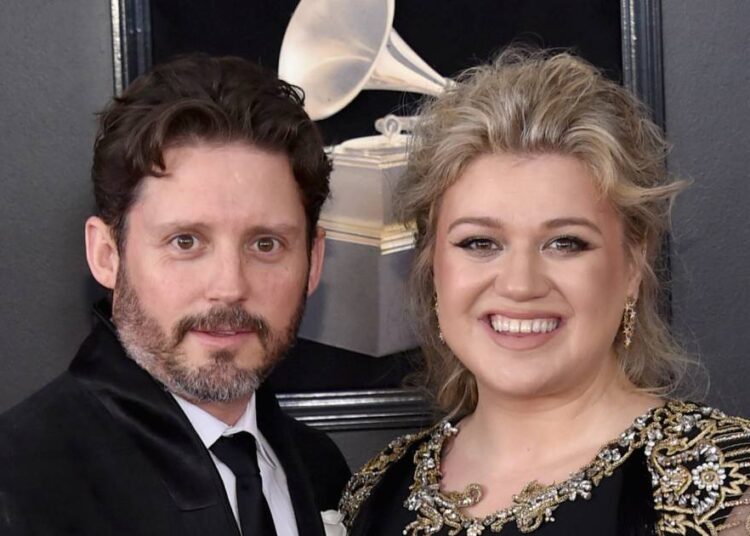 Kelly Clarkson protegeu o ex Brandon Blackstock antes da morte