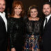 Kelly Clarkson pula as gravações de 'The Voice' após a morte do ex-marido
