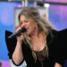Kelly Clarkson quebra em lágrimas enquanto estava no palco apenas alguns dias antes da morte de Brandon Blackstock, do ex-marido Brandon Blackstock