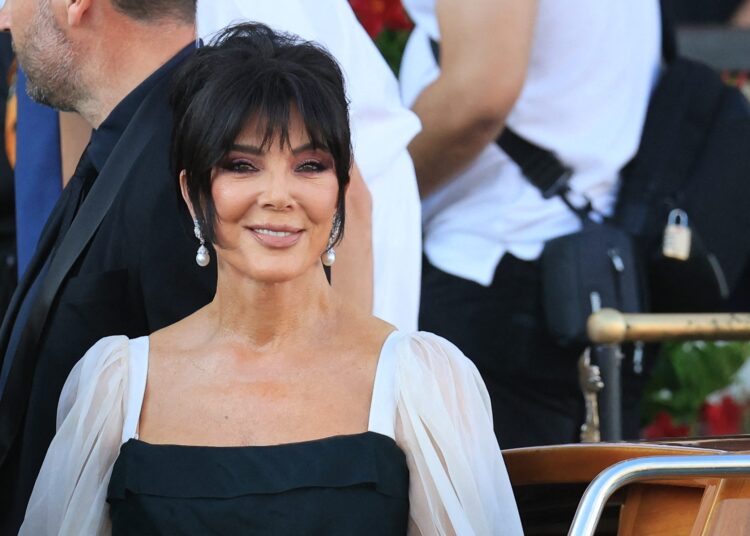 Kris Jenner se abre sobre facelift: 'Estava na hora de uma atualização', diz Kylie e Kim a apoiaram - a Globe Magazine