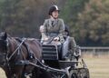Lady Louise Windsor deixa Balmoral para competição de direção de carruagem antes do retorno da universidade