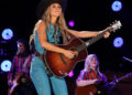 Lainey Wilson visualiza uma de suas novas músicas e fãs não podem esperar pelo lançamento completo