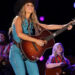 Lainey Wilson visualiza uma de suas novas músicas e fãs não podem esperar pelo lançamento completo