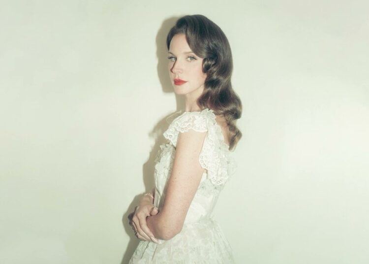 Lana del Rey confirma o novo título do álbum, revela a direção da música country - INMUSIC