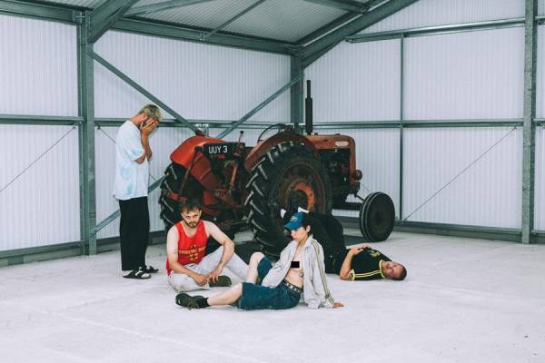 Lançamento surpresa de divórcio 'Drive To Goldenhammer (Deluxe Edition)', compartilhe nova música Wendolene