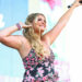 Lauren Alaina revela que sua filha recém -nascida se juntará a ela em turnê com a icônica banda country