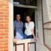 Leslie Bibb começa a reforma na casa dos anos 1750: 'Esta casa é mágica'
