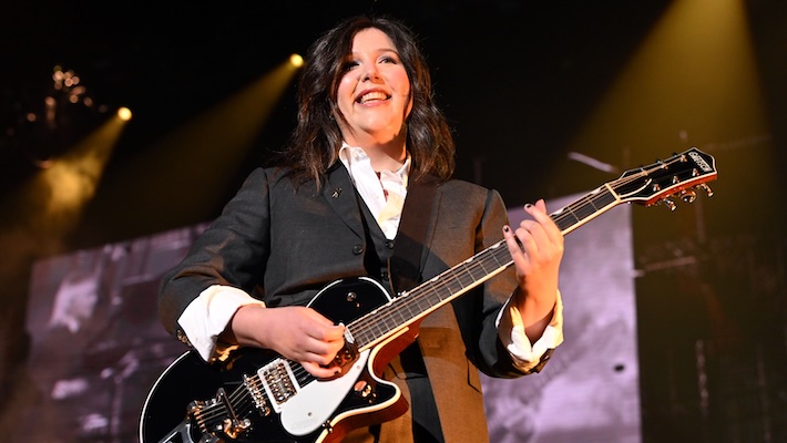 Lucy Dacus muda a capa do álbum 'Forever Is A Feeling'