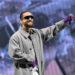 Maluma Stops Show para repreender o membro da platéia por trazer o bebê sem tampões para os ouvidos