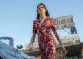 Margaret Qualley brilha em 'Honey Don't!' Como Philip Marlowe no batom vermelho