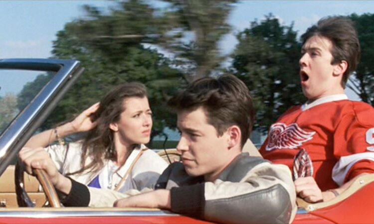 Matthew Broderick e Alan Ruck recriam a magia de 'Ferris Bueller's Day Off' durante uma noite no estádio