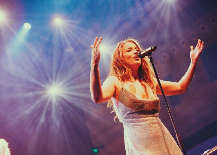 Meg Washington em seu novo álbum Gem e colaborando com Paul Kelly