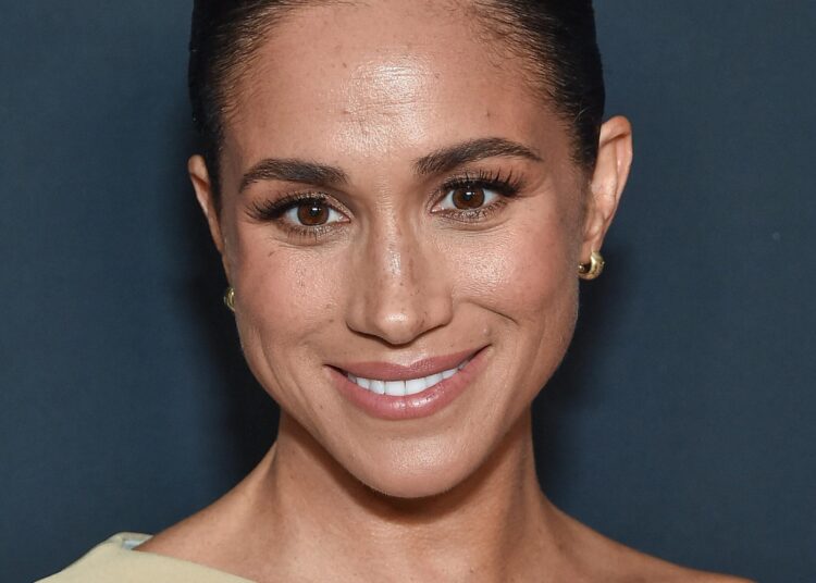 Meghan Markle's Close Pal Slams 'Double Standards' na família real