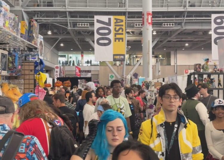 Milhares vão para a Fan Expo Boston para "Geek Out" e conhecer convidados de celebridades