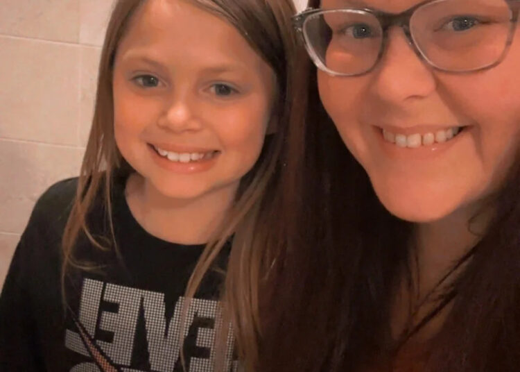 Mississippi Girl que se tornou viral depois de bater 'Chickenhead' para se apresentar com o Projeto Pat